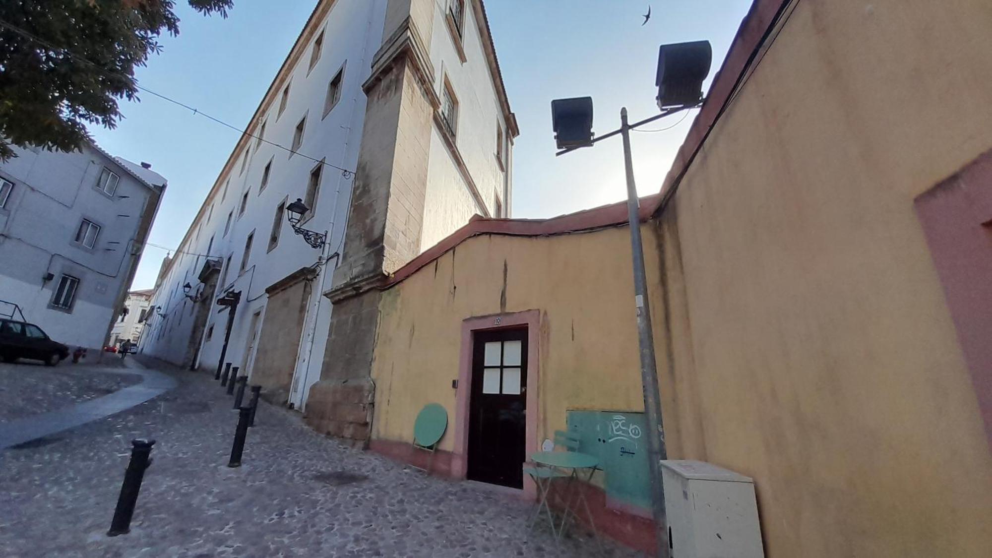Fence Houses Coimbra Rom bilde